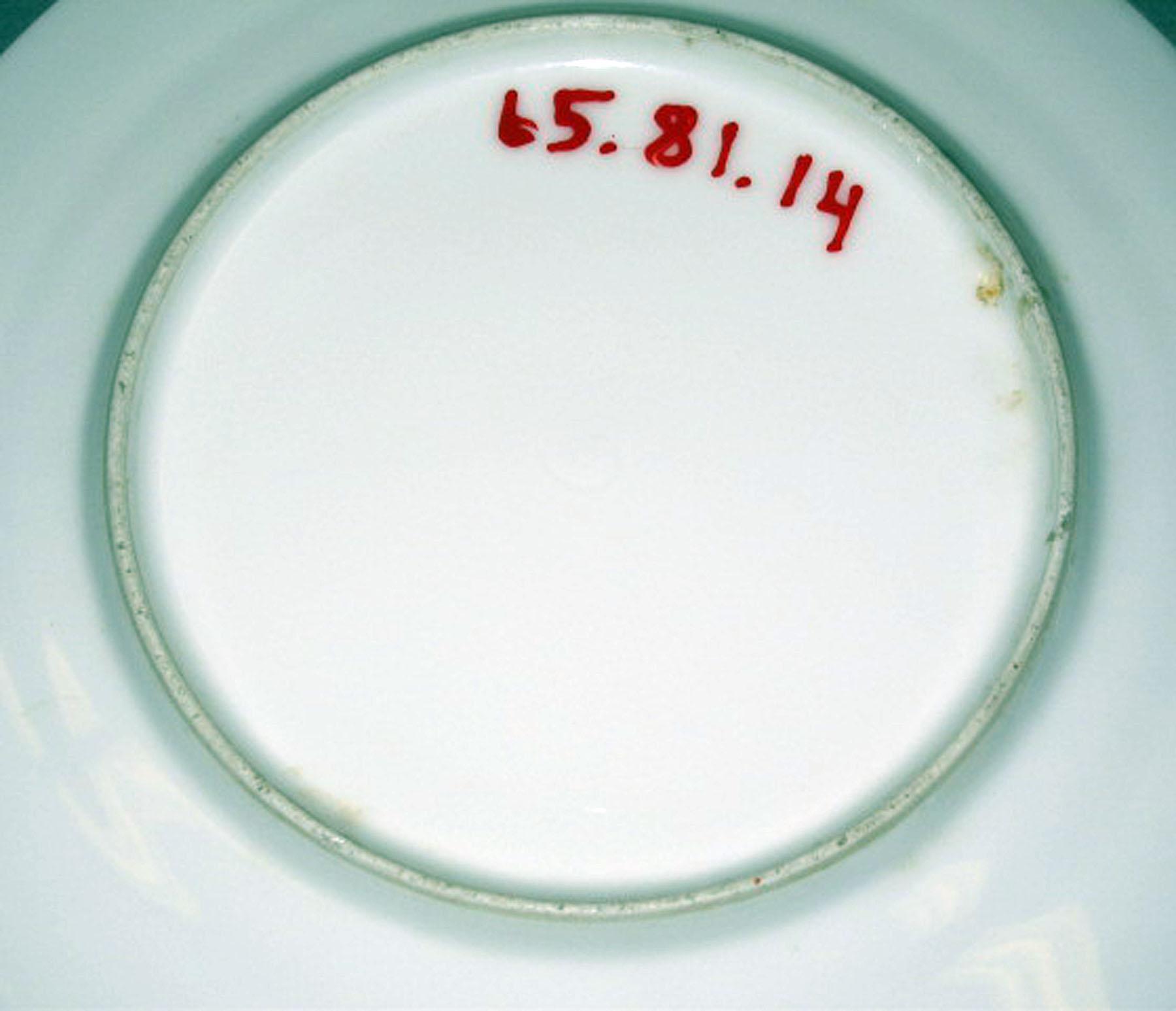 1965.0081.014 Porcelain dessert plate (underside)