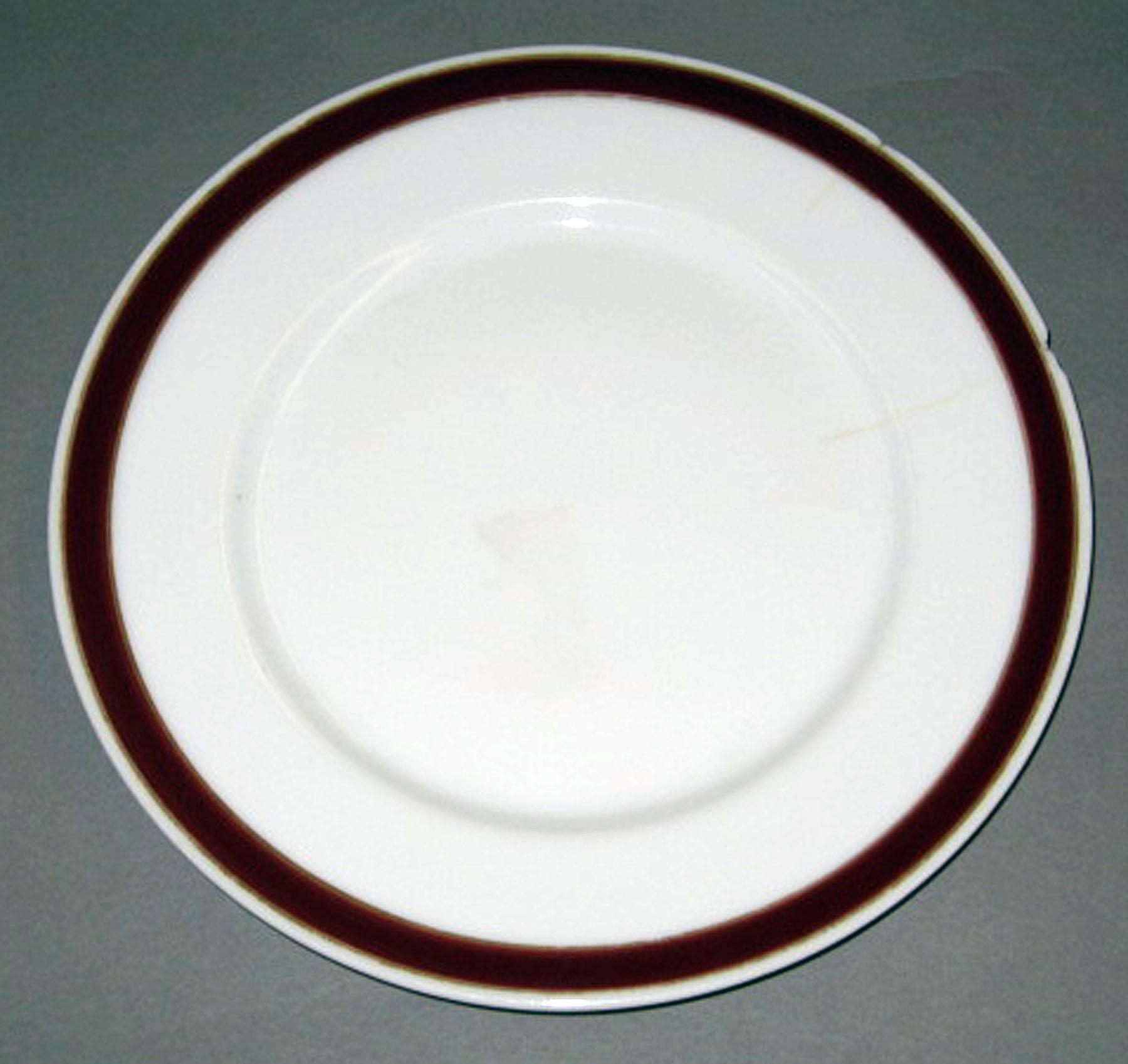 1965.0081.017 Porcelain dessert plate
