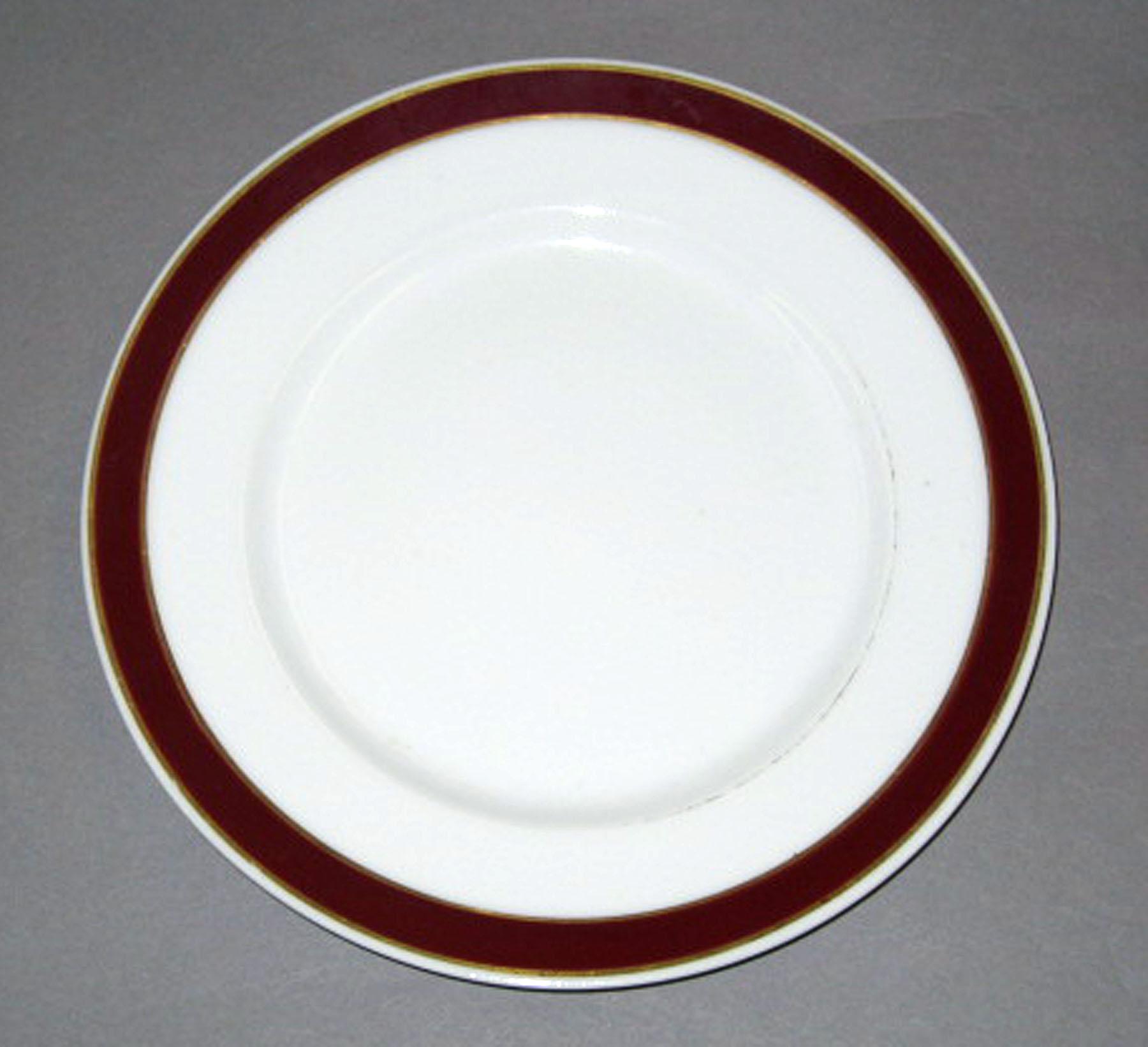 1965.0081.019 Porcelain dessert plate