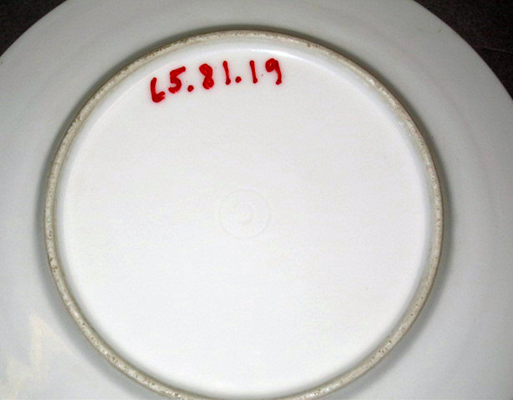 1965.0081.019 Porcelain dessert plate (underside)