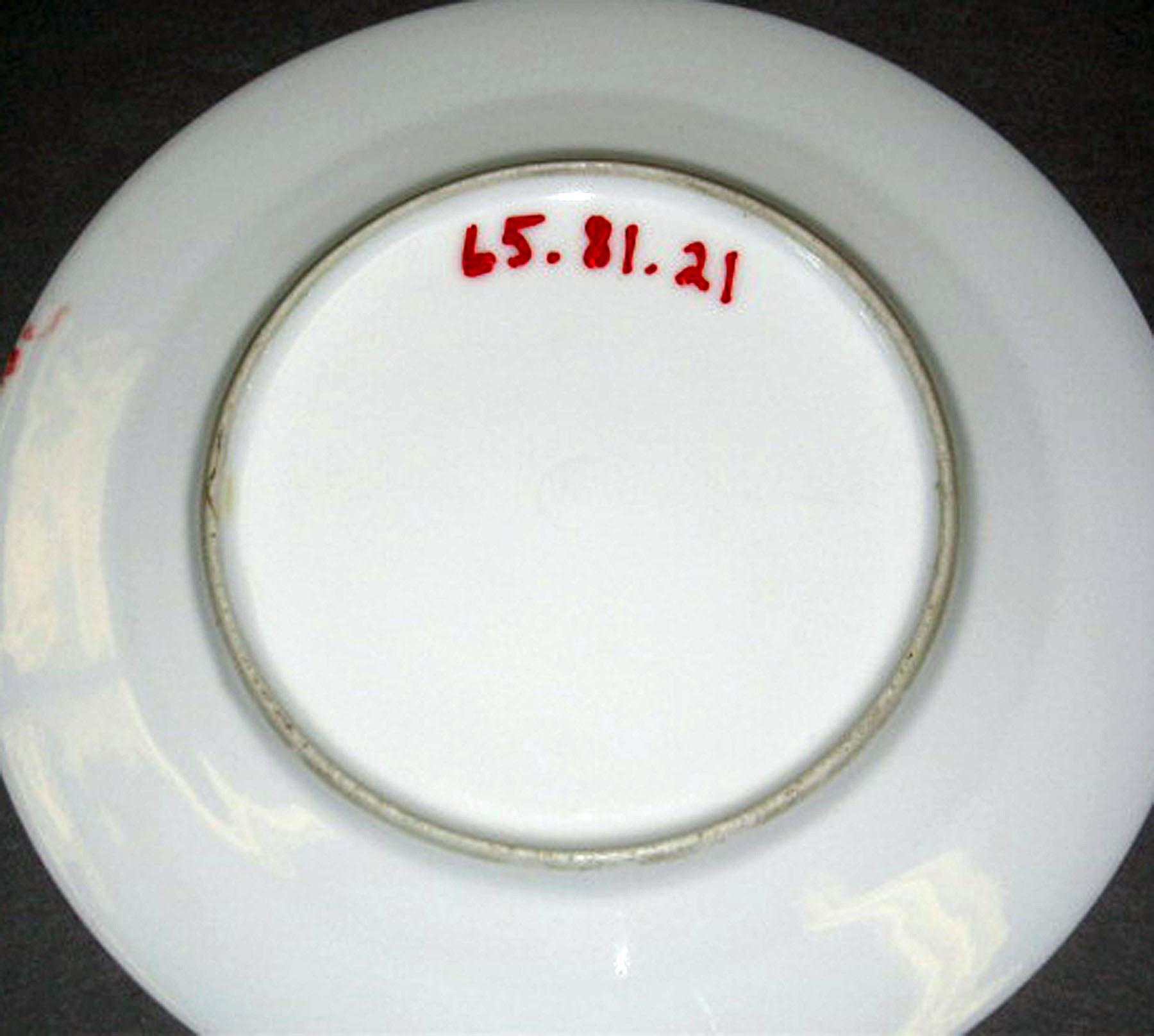 1965.0081.021 Porcelain dessert plate (underside)