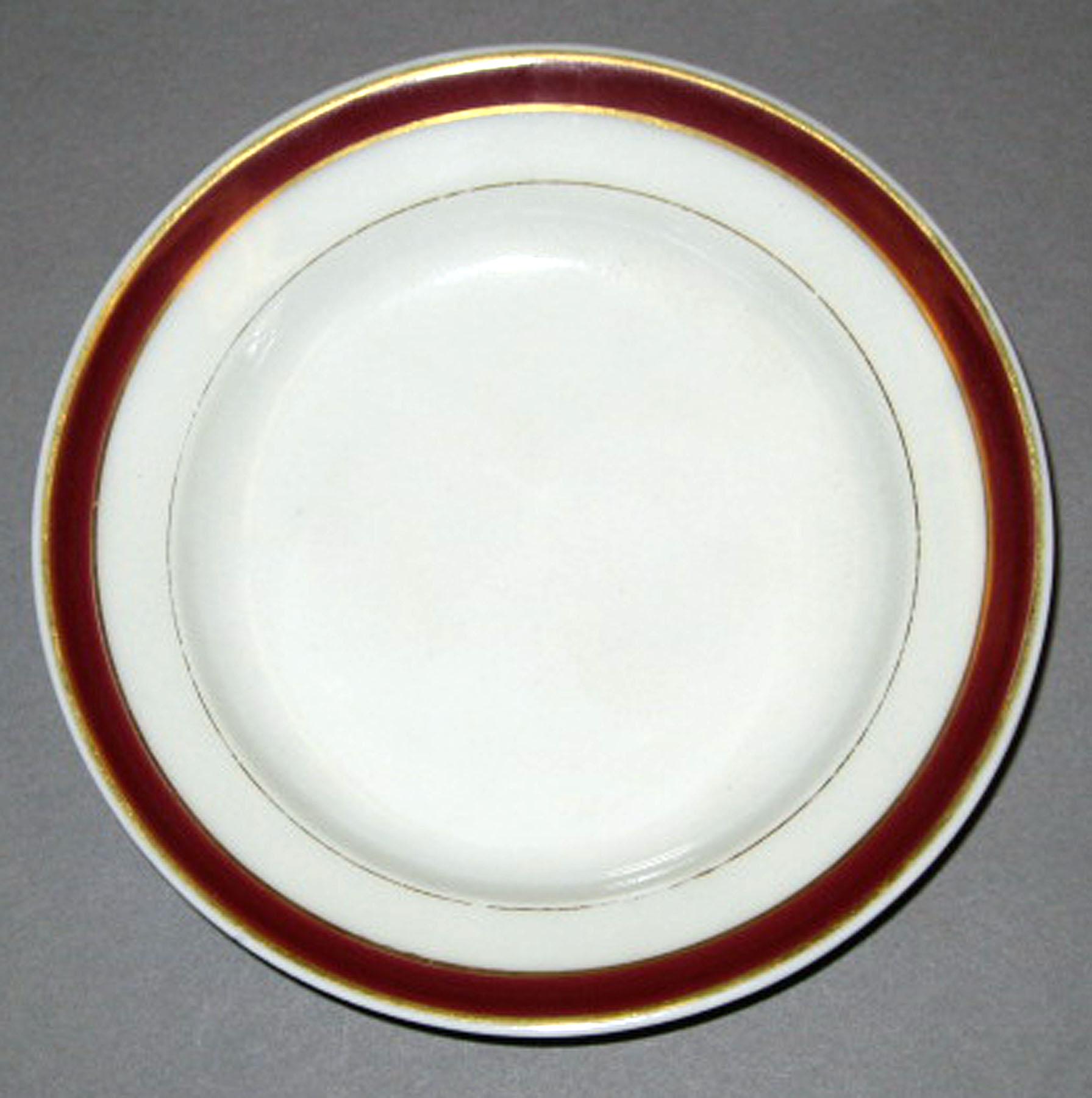 1965.0081.023 Porcelain sauce dish