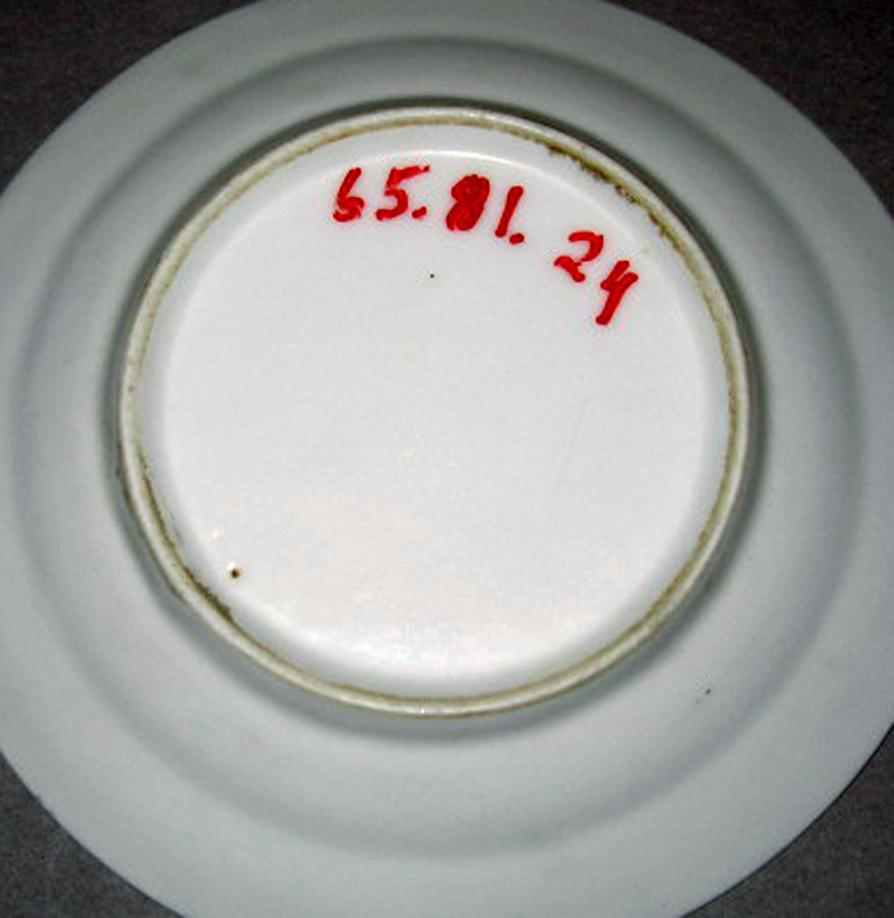 1965.0081.024 Porcelain sauce dish (underside)