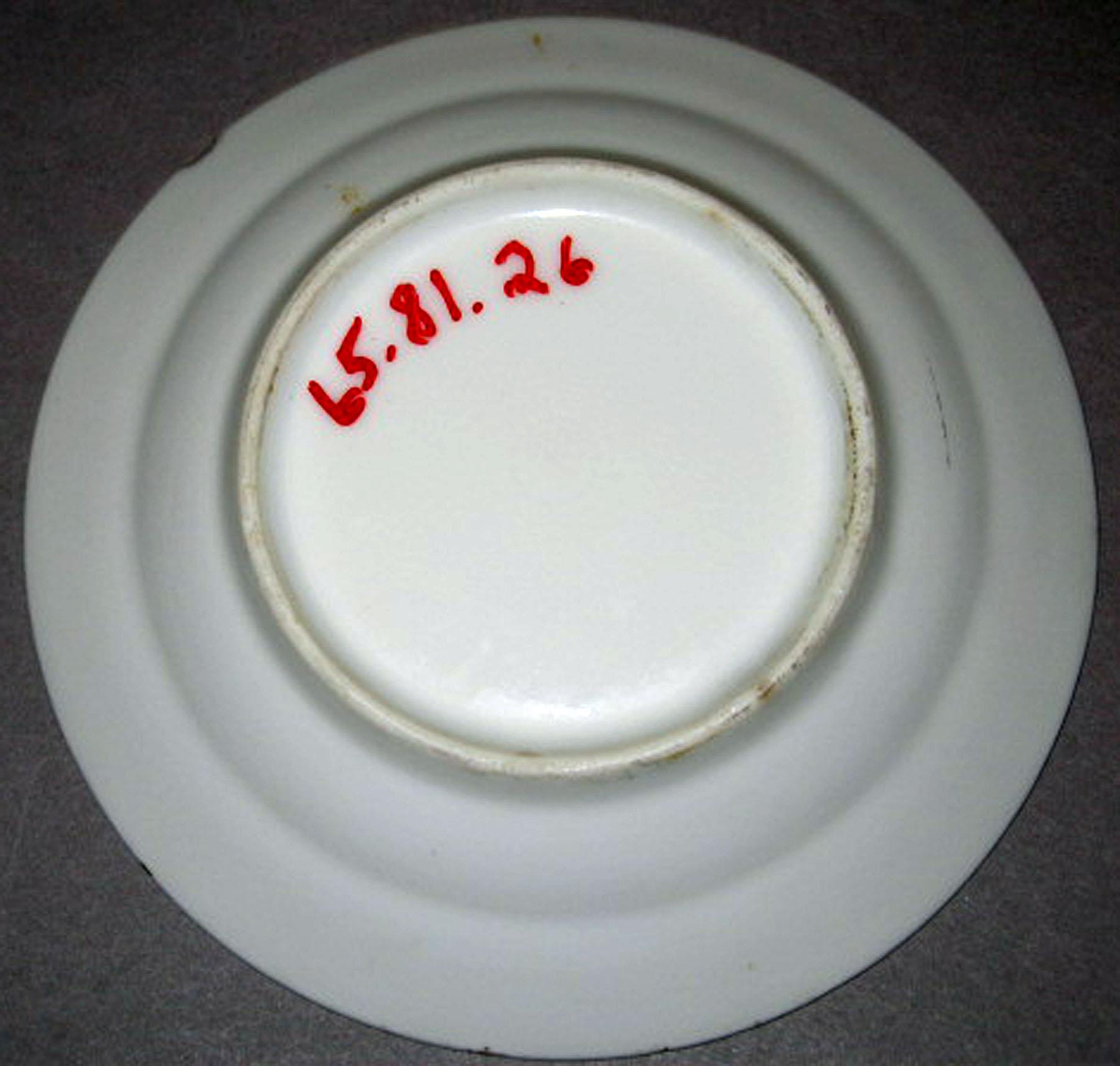 1965.0081.026 Porcelain sauce dish (underside)