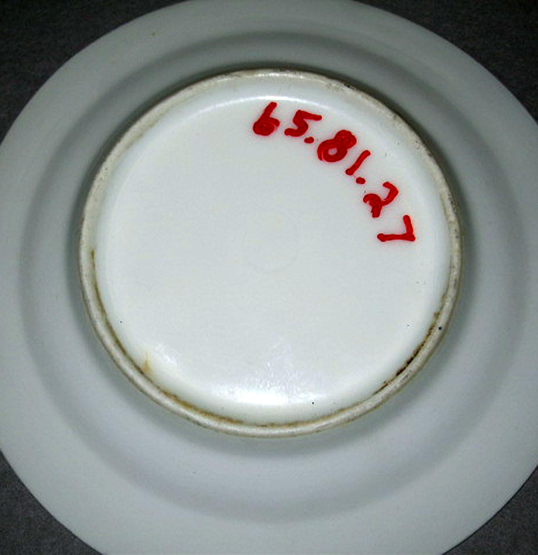 1965.0081.027 Porcelain sauce dish (underside)