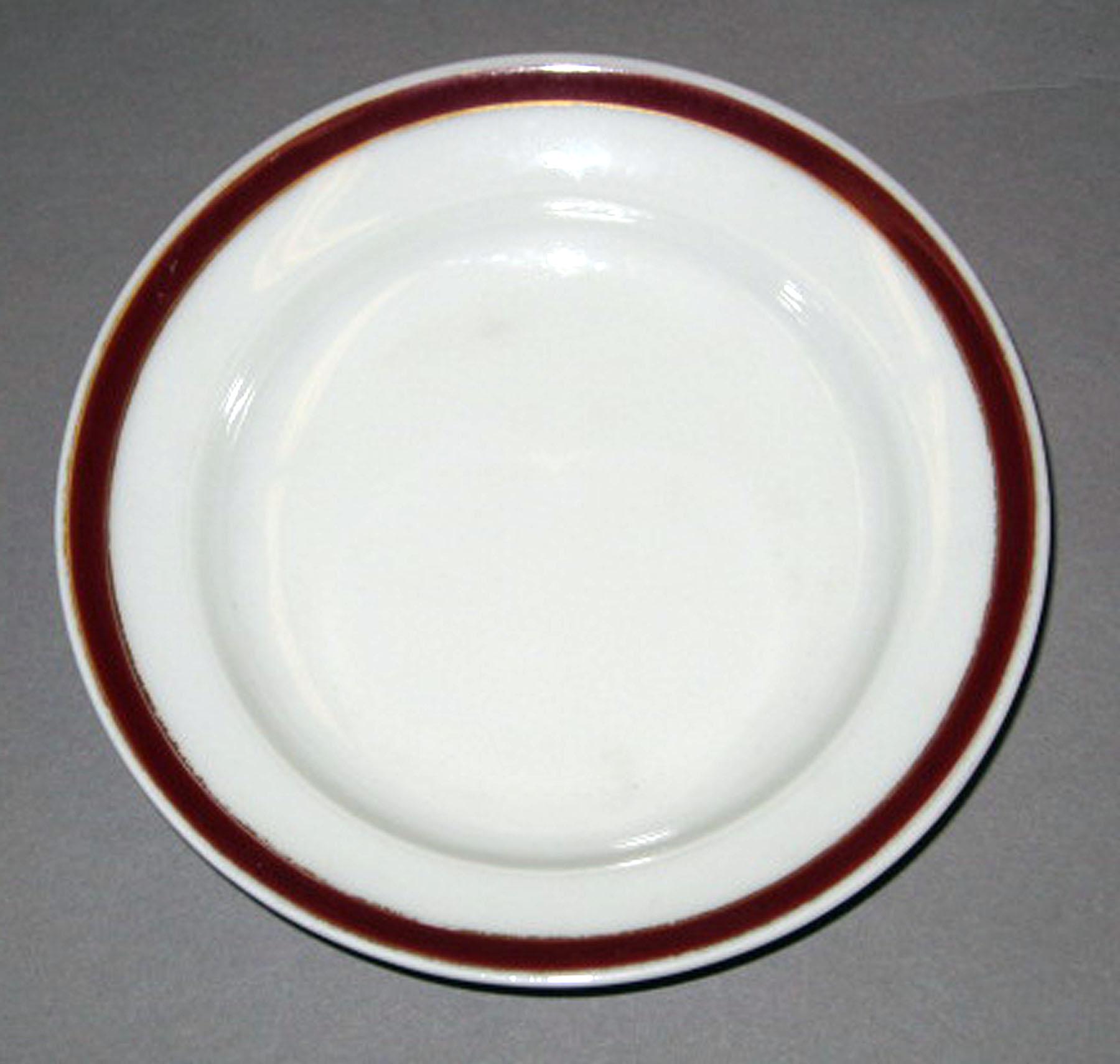 1965.0081.028 Porcelain sauce dish
