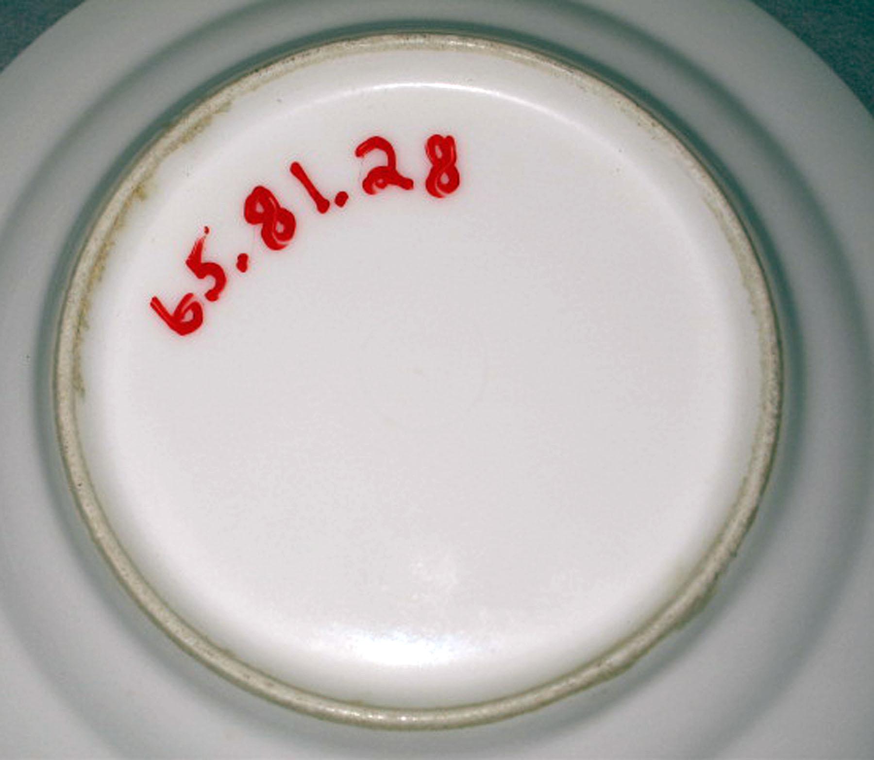 1965.0081.028 Porcelain sauce dish (underside)