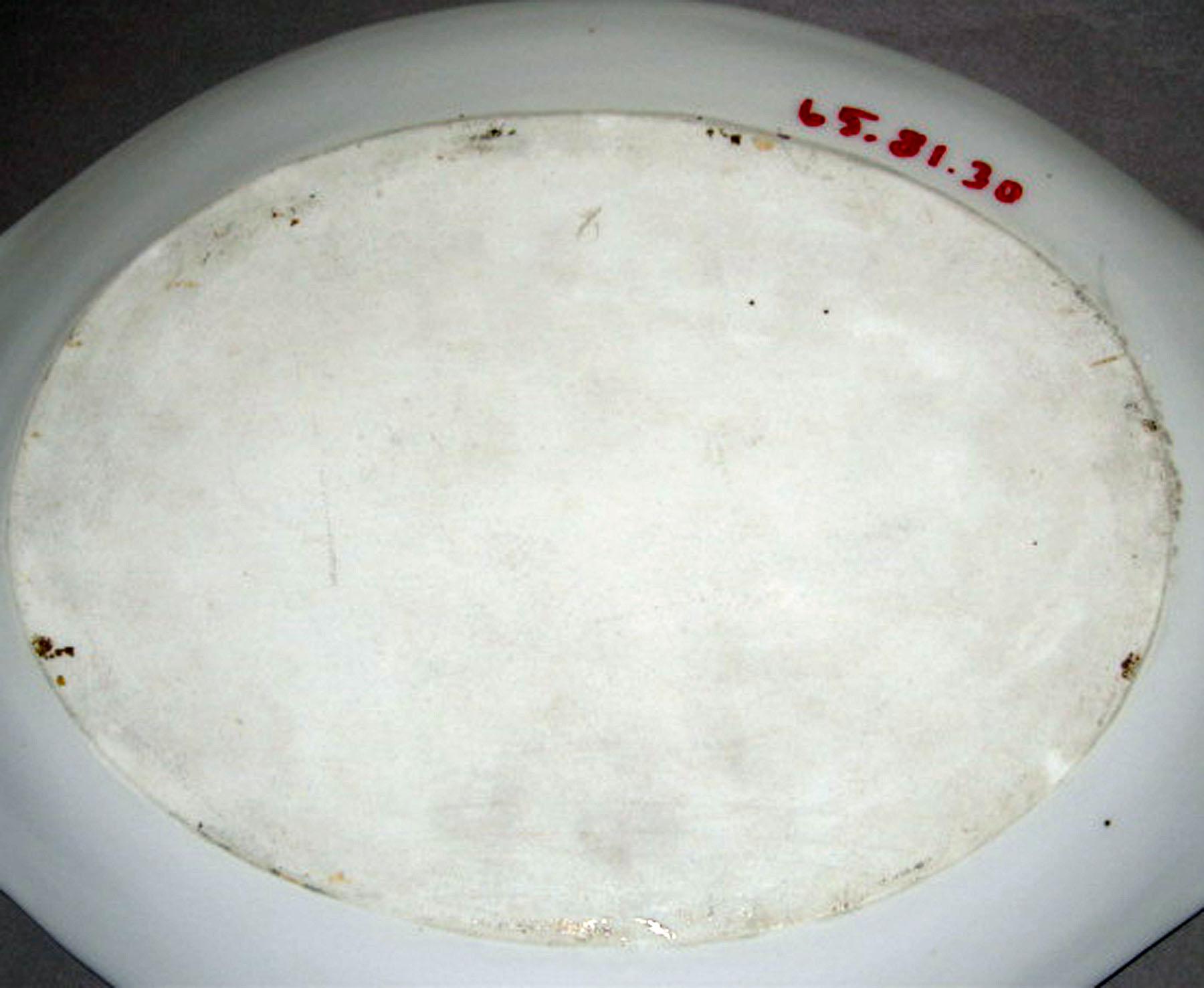 1965.0081.030 Porcelain dish (underside)