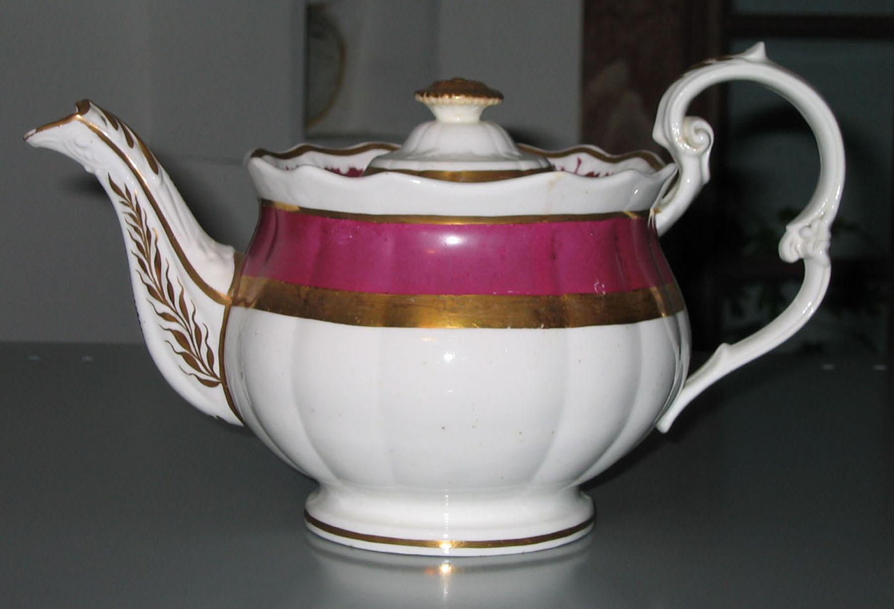 1965.0082.001 Teapot
