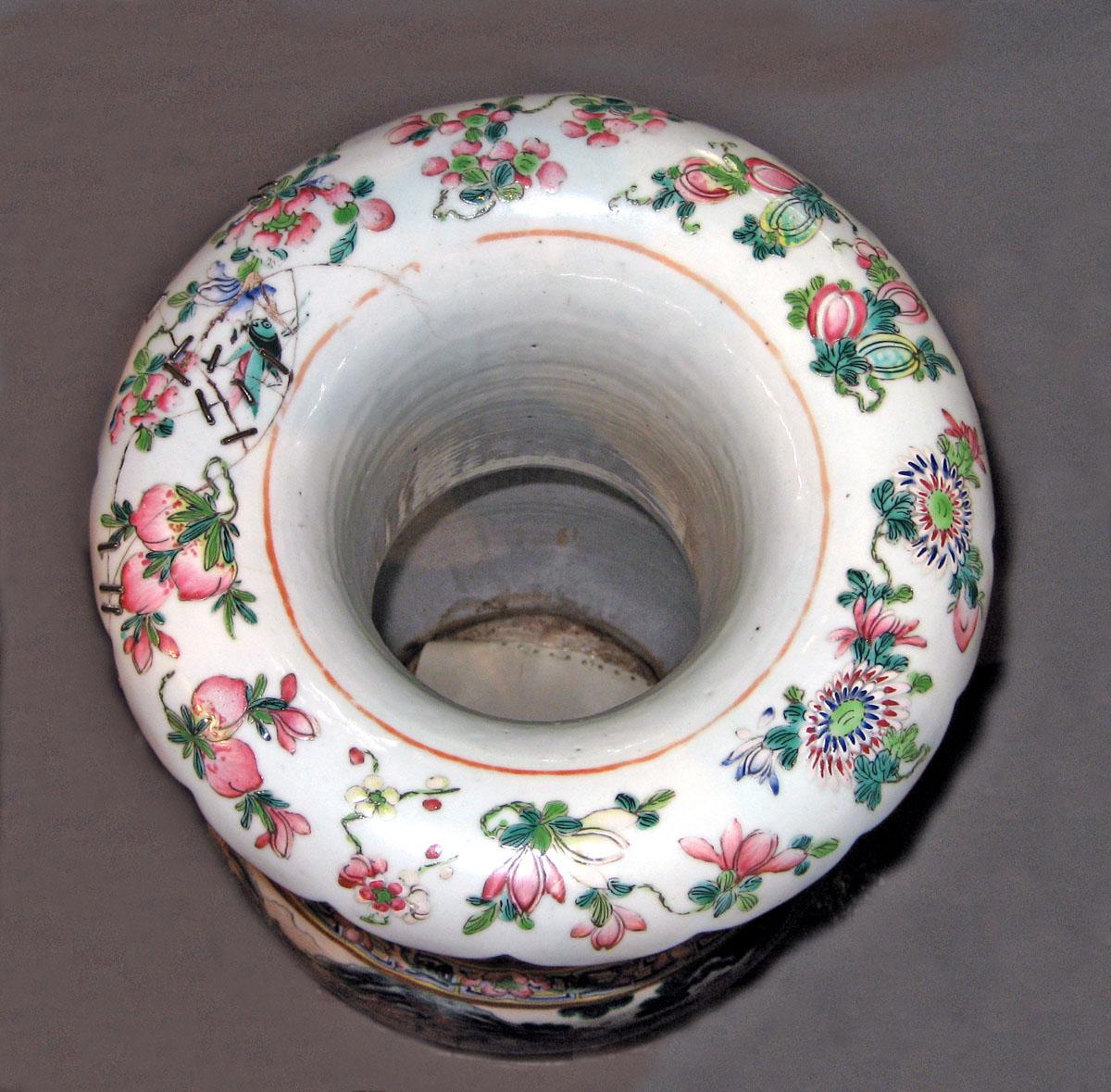 1965.0096.002 Porcelain Flower Container top view