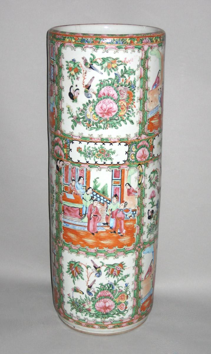 1965.0097 Porcelain umbrella stand