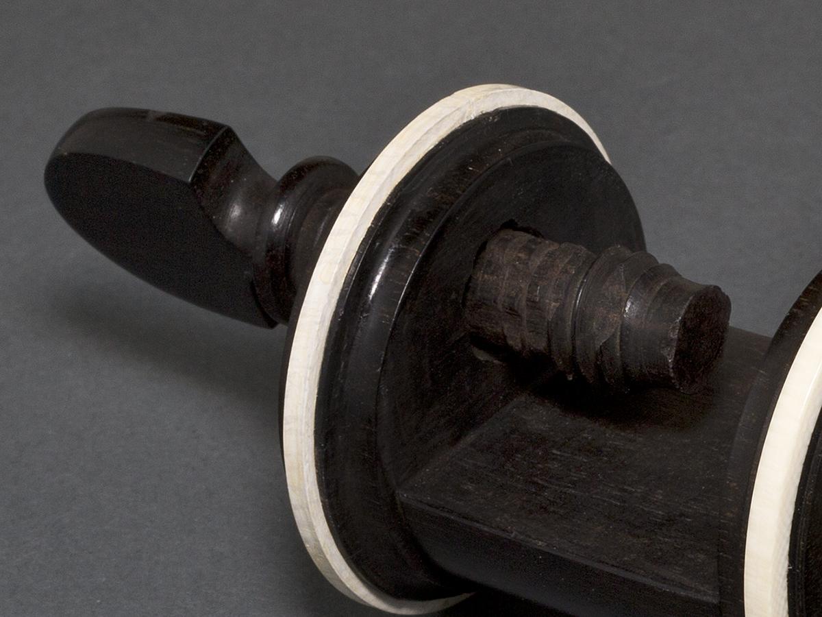 1965.0100 Pincushion Clamp, Detail