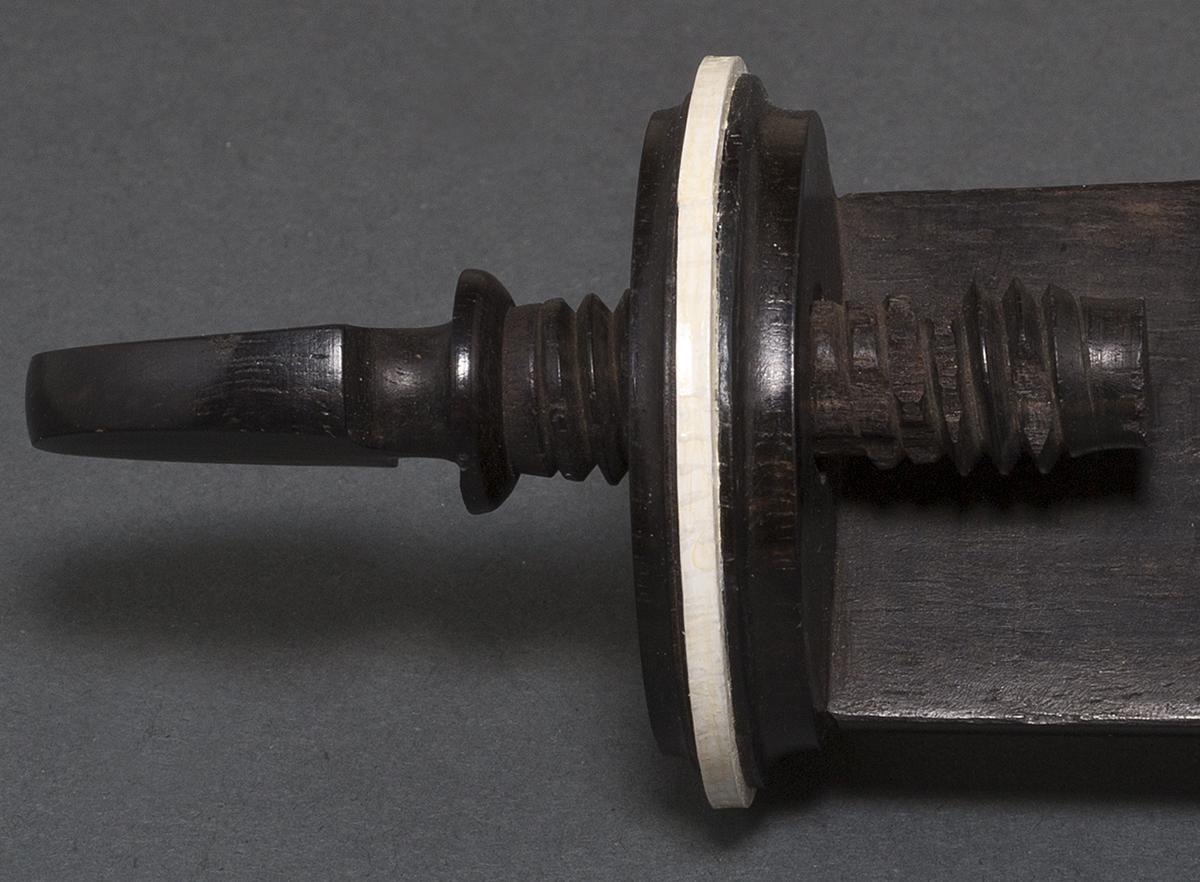 1965.0100 Pincushion Clamp, View 3 Detail