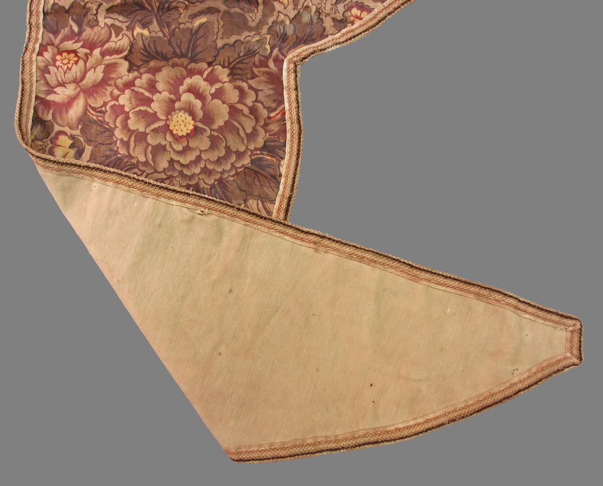 1965.0112.001 textile, printed folded corner
