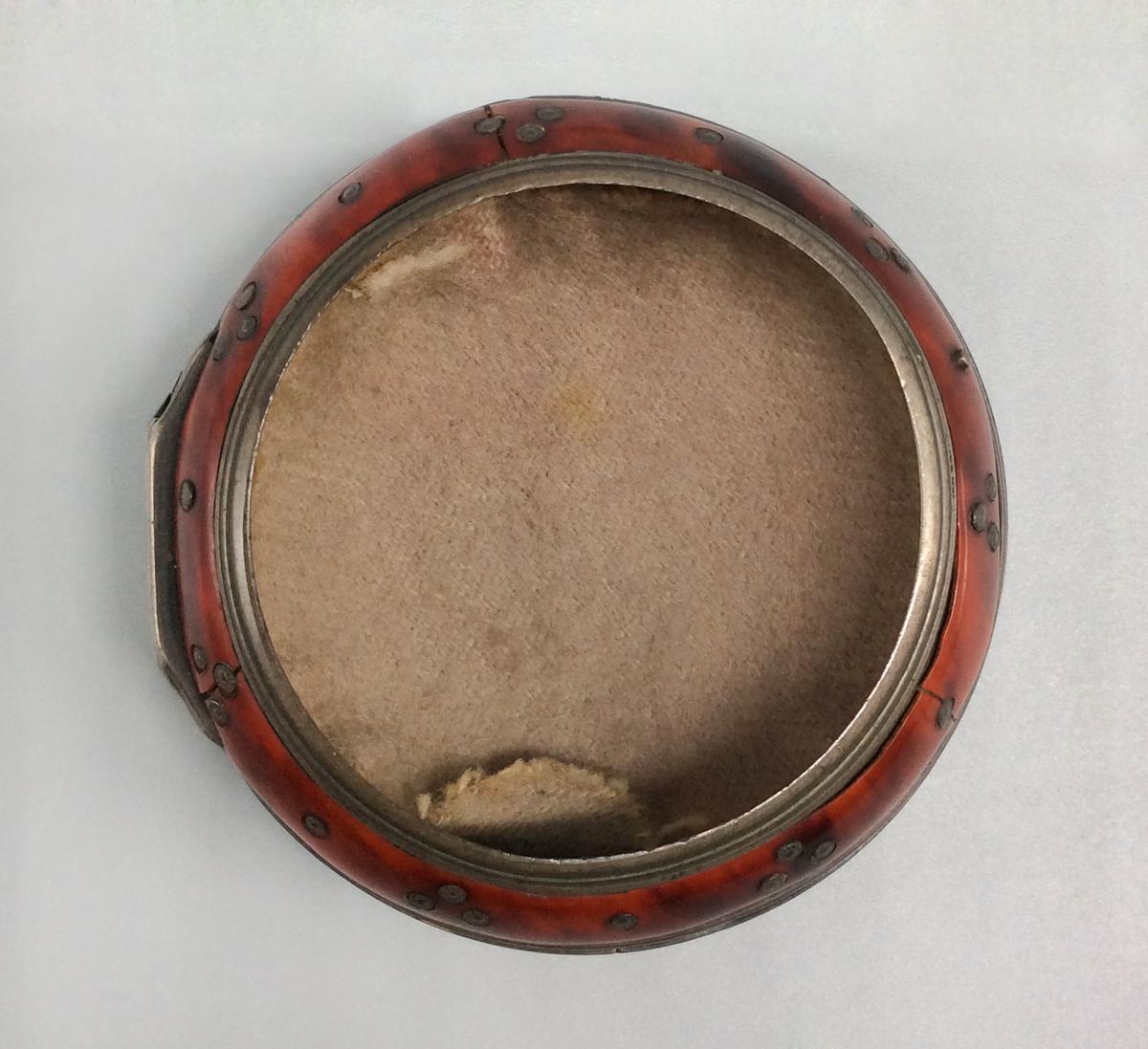 1965.0520 Watch case, view 1