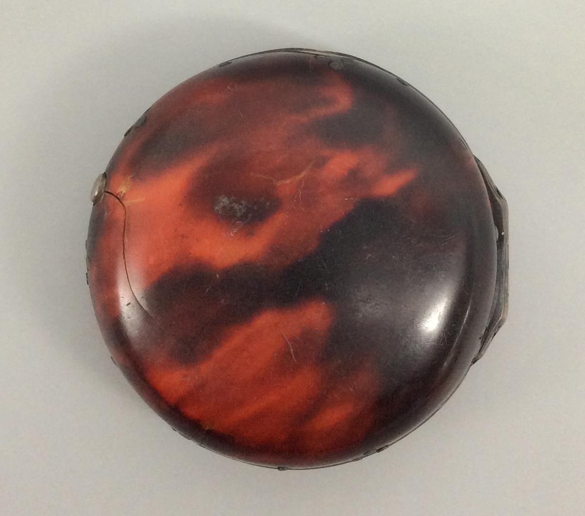 1965.0520 Watch case, view 2