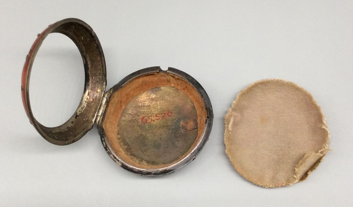 1965.0520 Watch case, view 4