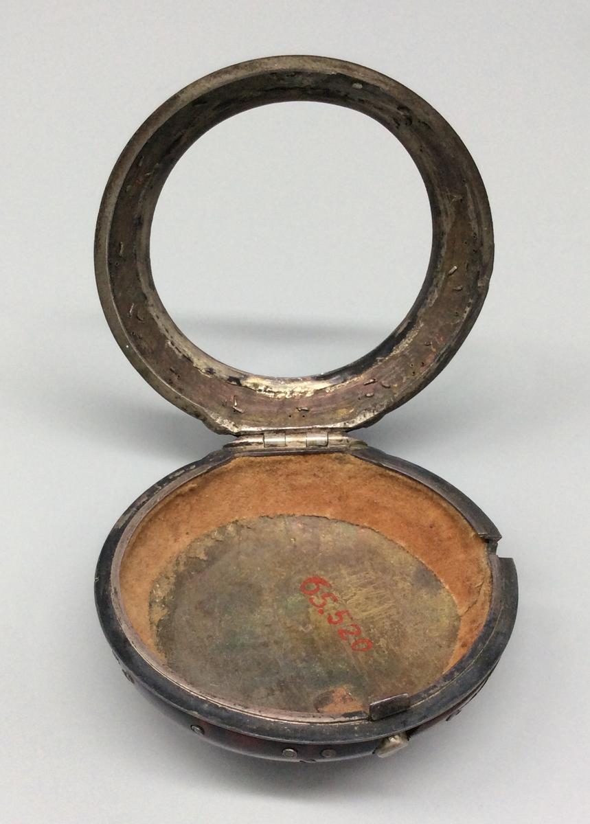1965.0520 Watch case, view 5