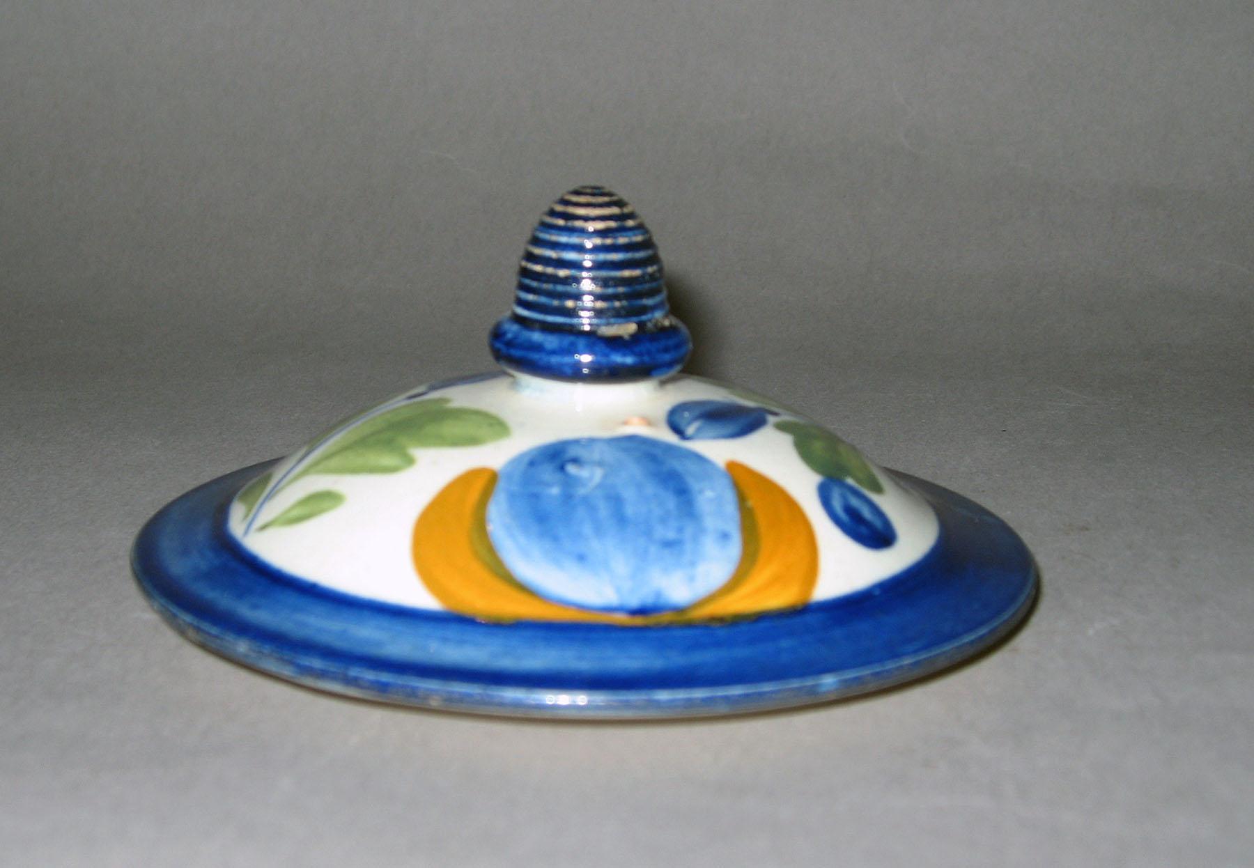 1965.0532 Teapot lid