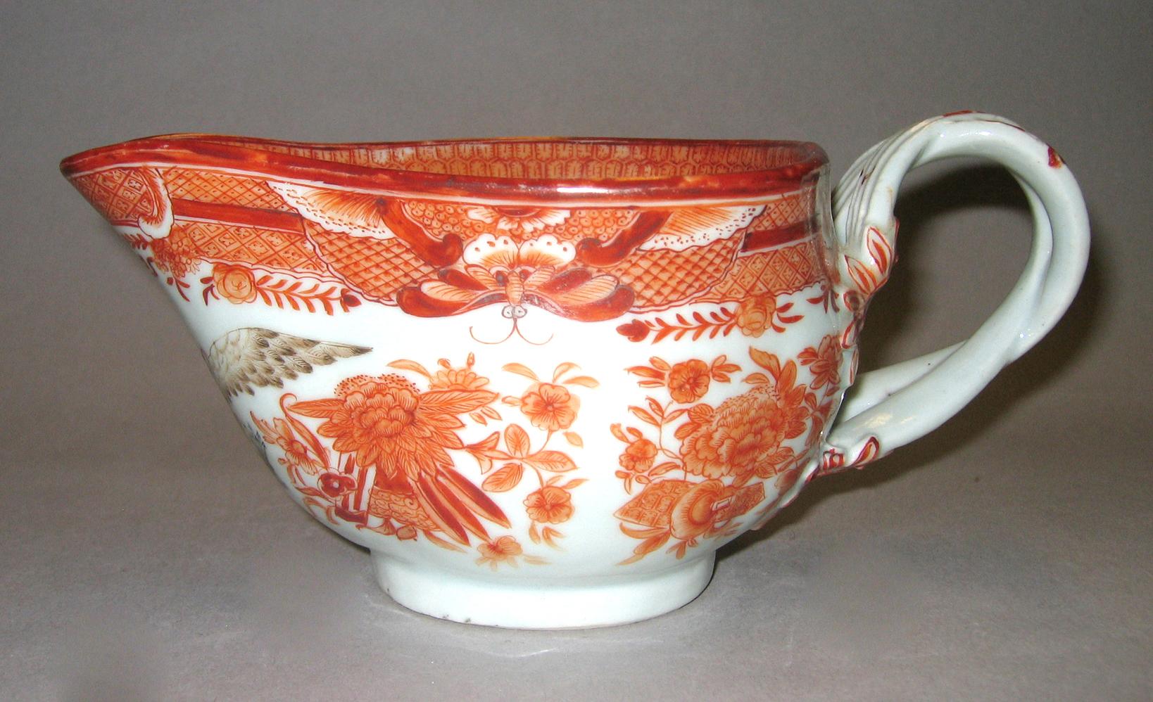1965.0544.002 Porcelain sauceboat