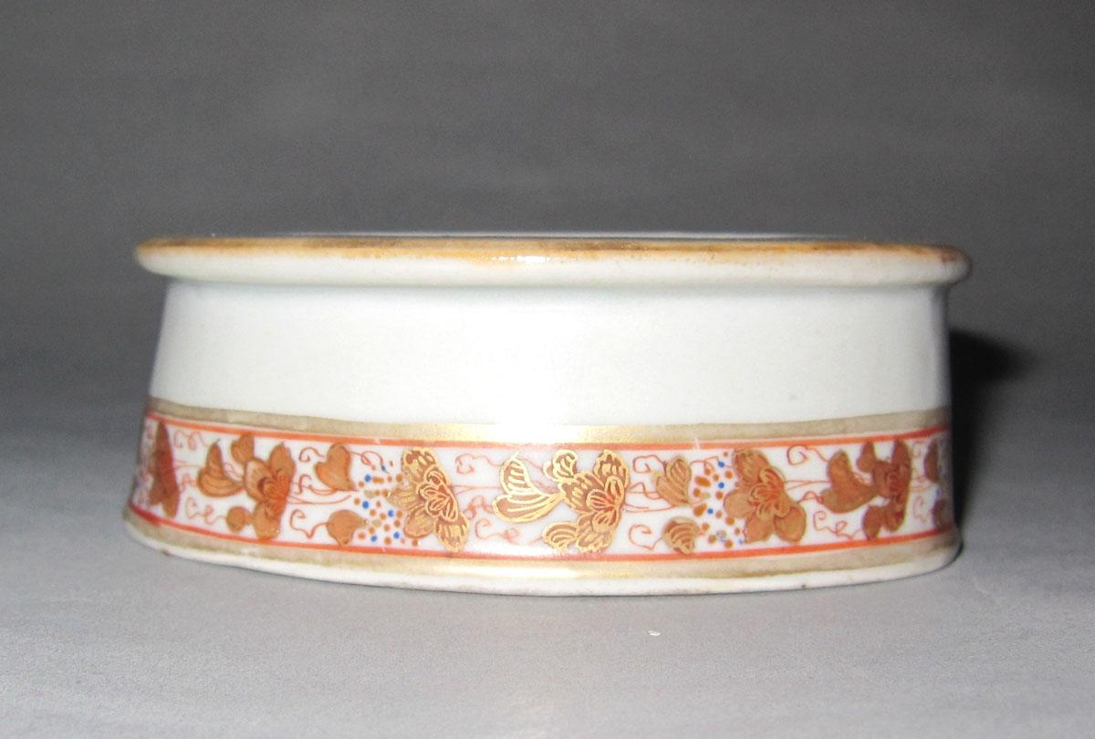1965.0546 Porcelain salt dish side