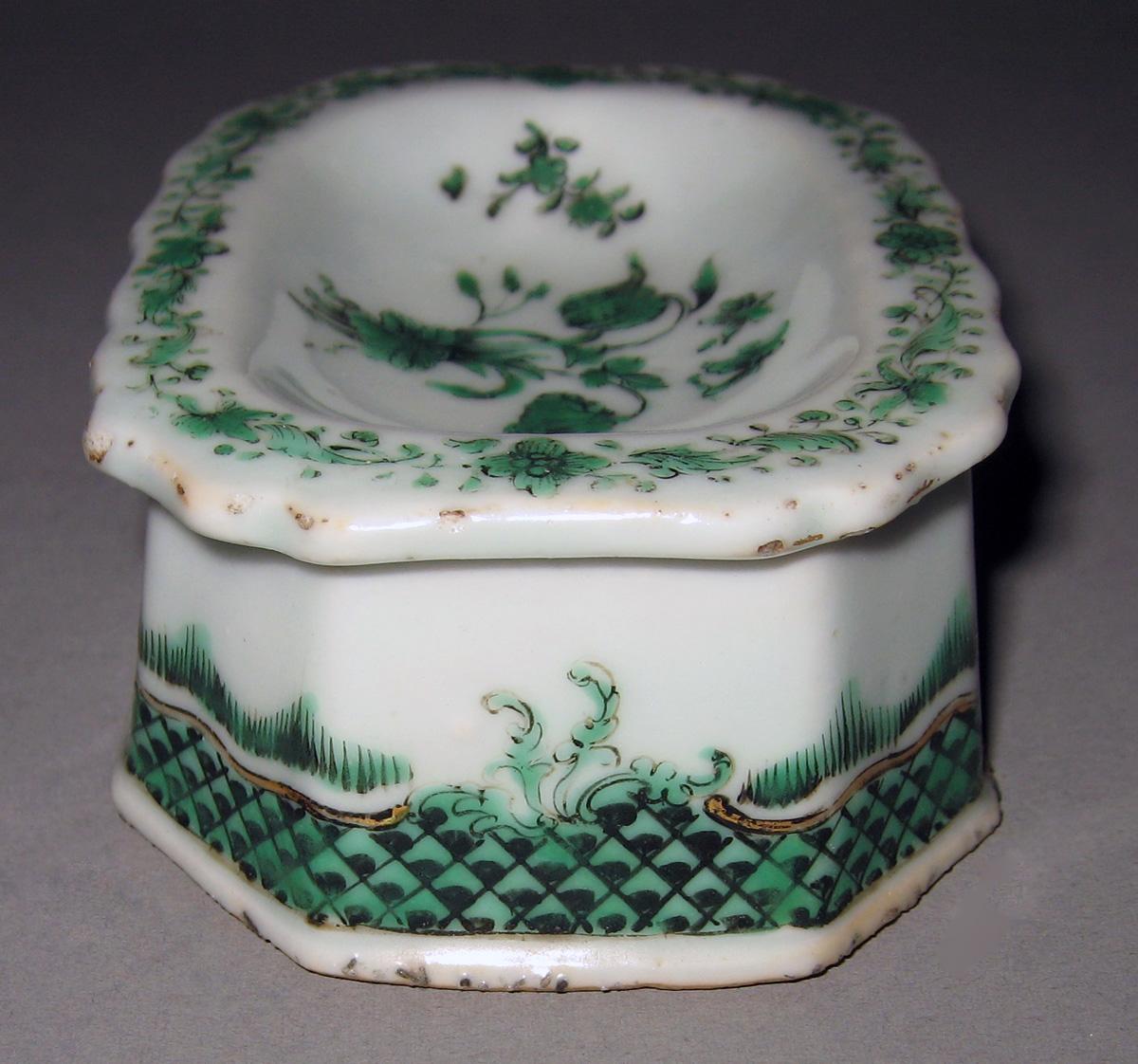1965.0547.001 Porcelain Salt Cellar view 2