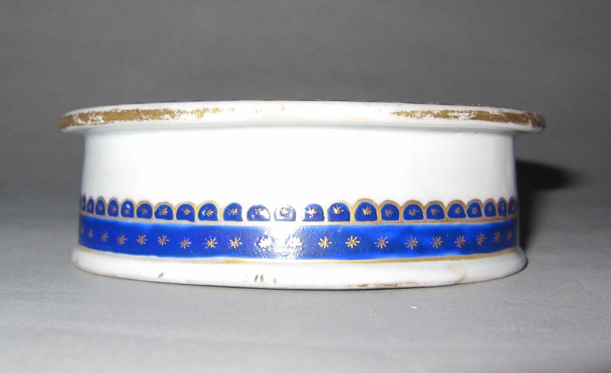 1965.0548.001 Porcelain salt dish side