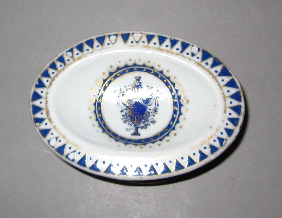 1965.0550.001 Porcelain salt dish