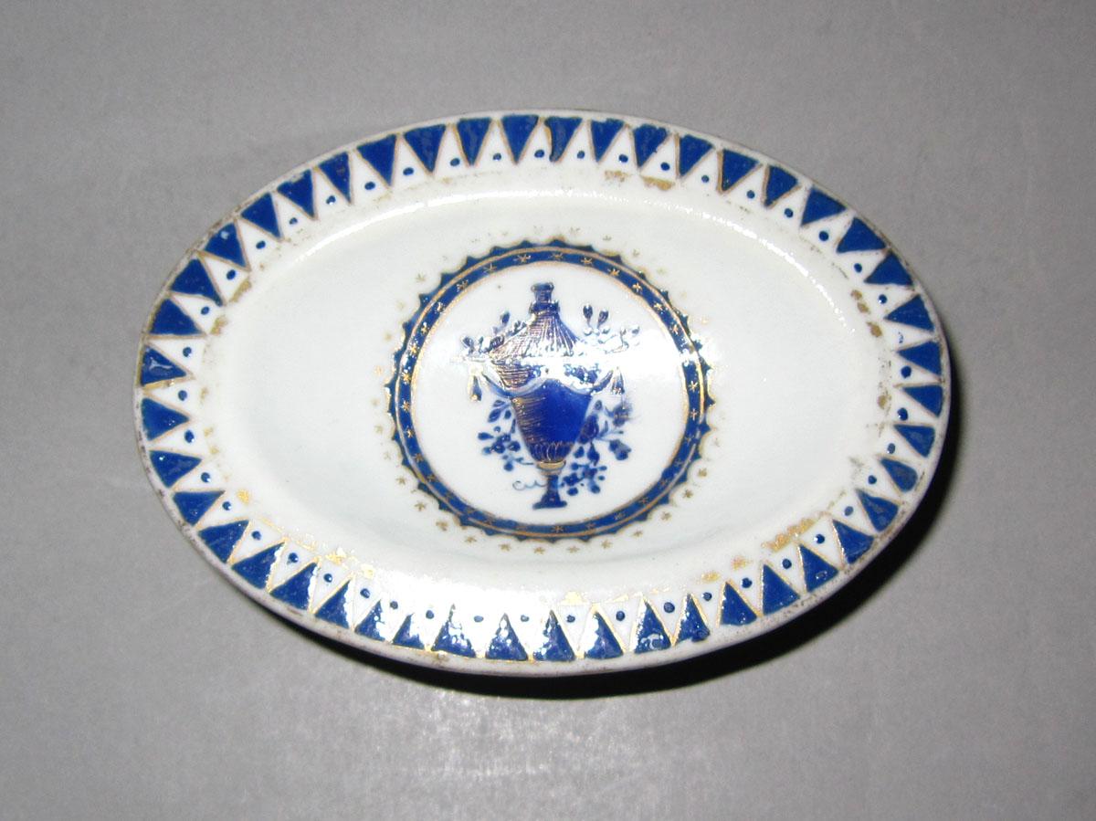 1965.0550.002 Porcelain salt dish