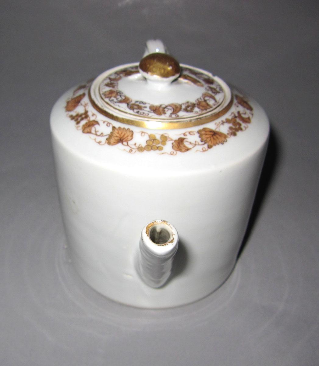 1965.0557.001 A, B Porcelain teapot spout
