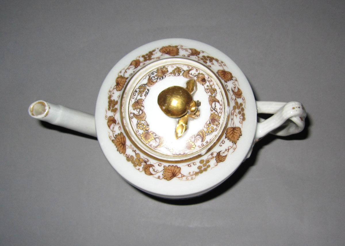 1965.0557.001 A, B Porcelain teapot top