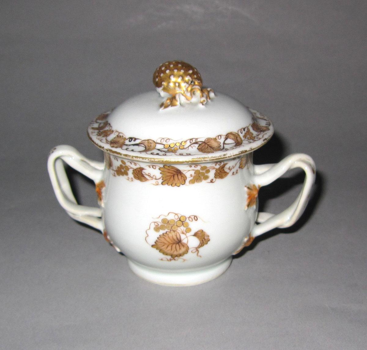 1965.0557.002 A, B Porcelain sugar bowl