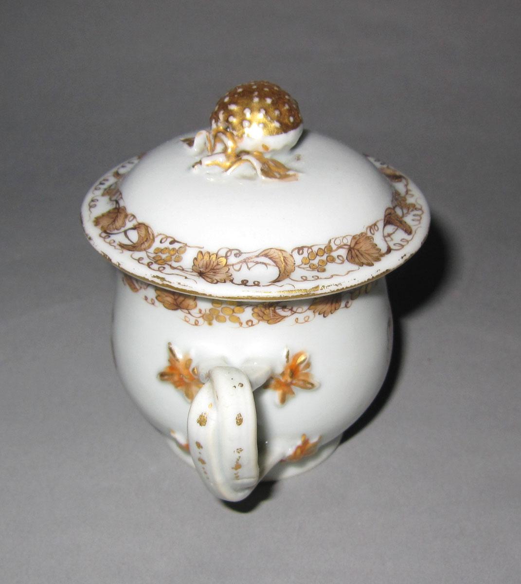 1965.0557.002 A, B Porcelain sugar bowl handle