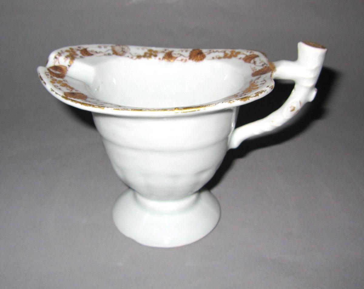 1965.0557.003 Porcelain cream jug