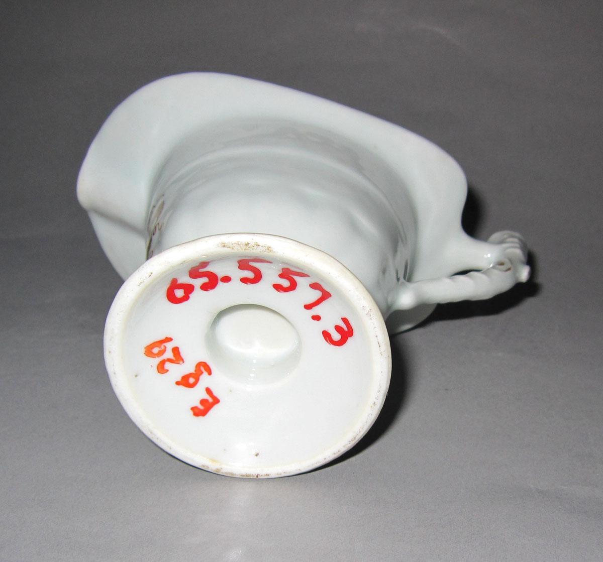1965.0557.003 Porcelain cream jug underside