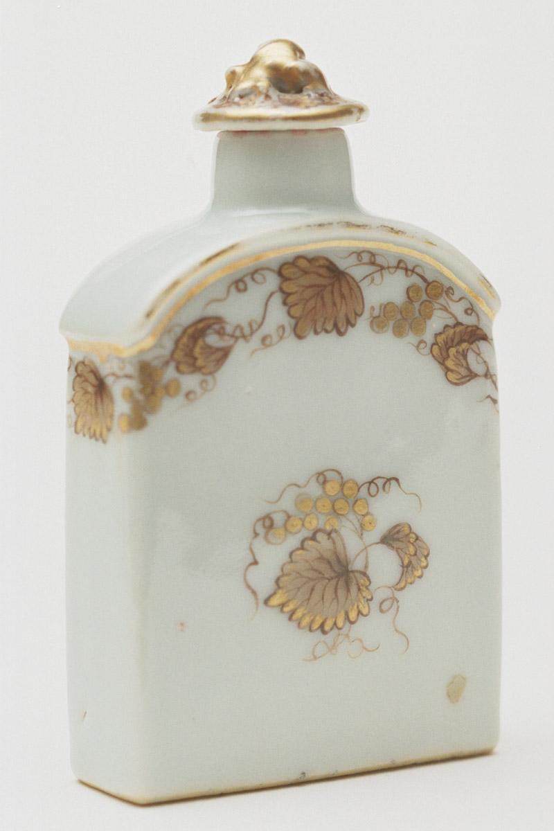 1965.0557.004 A, B Tea canister, view 2