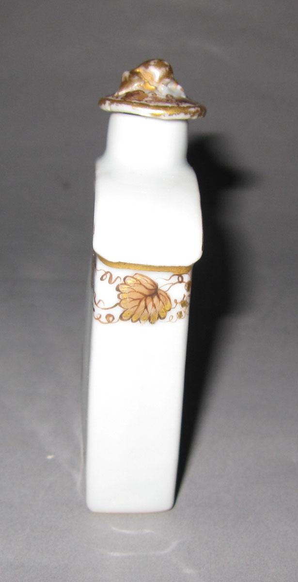 1965.0557.004 A, B Porcelain tea cannister side