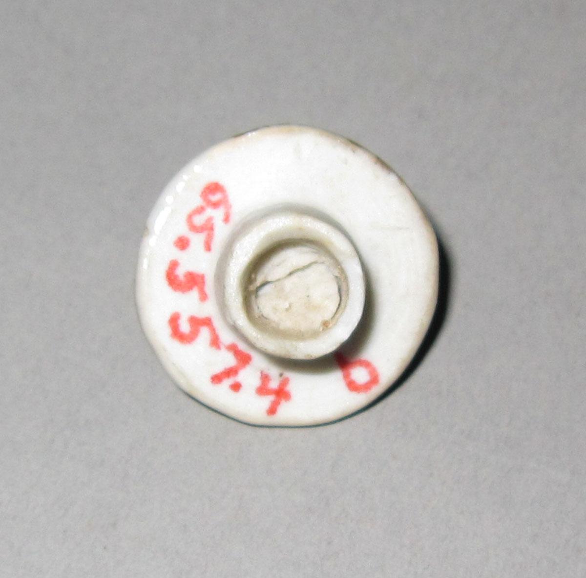 1965.0557.004 B Porcelain tea cannister cover underside