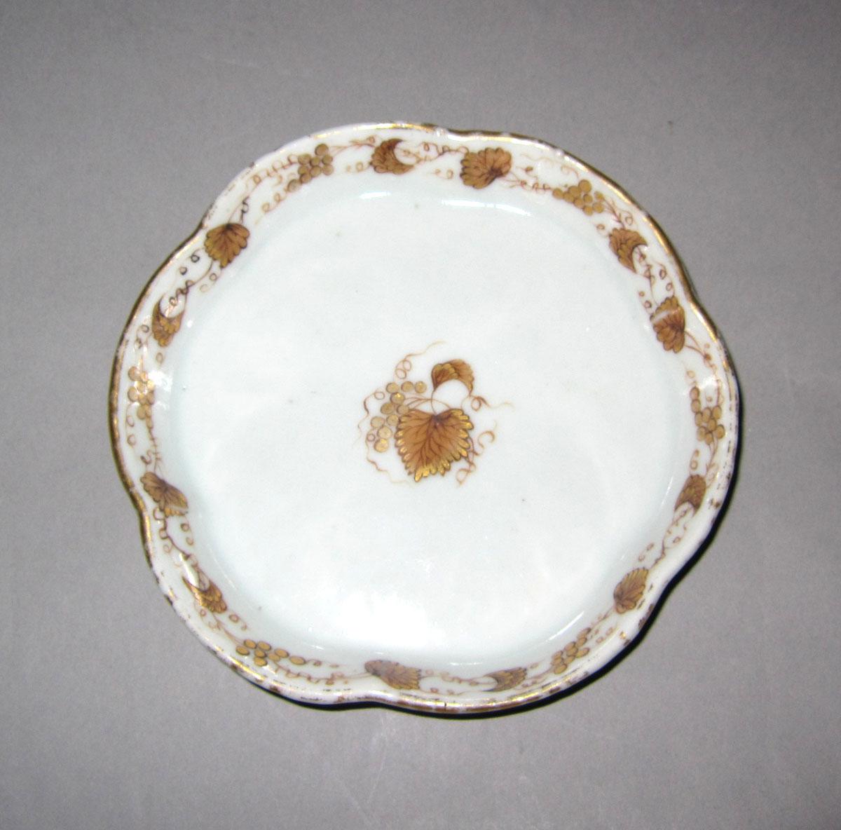 1965.0557.005 Porcelain teapot stand