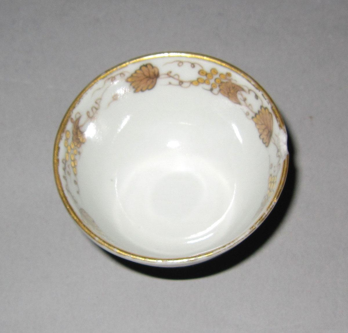 1965.0557.007 Porcelain miniature cup top