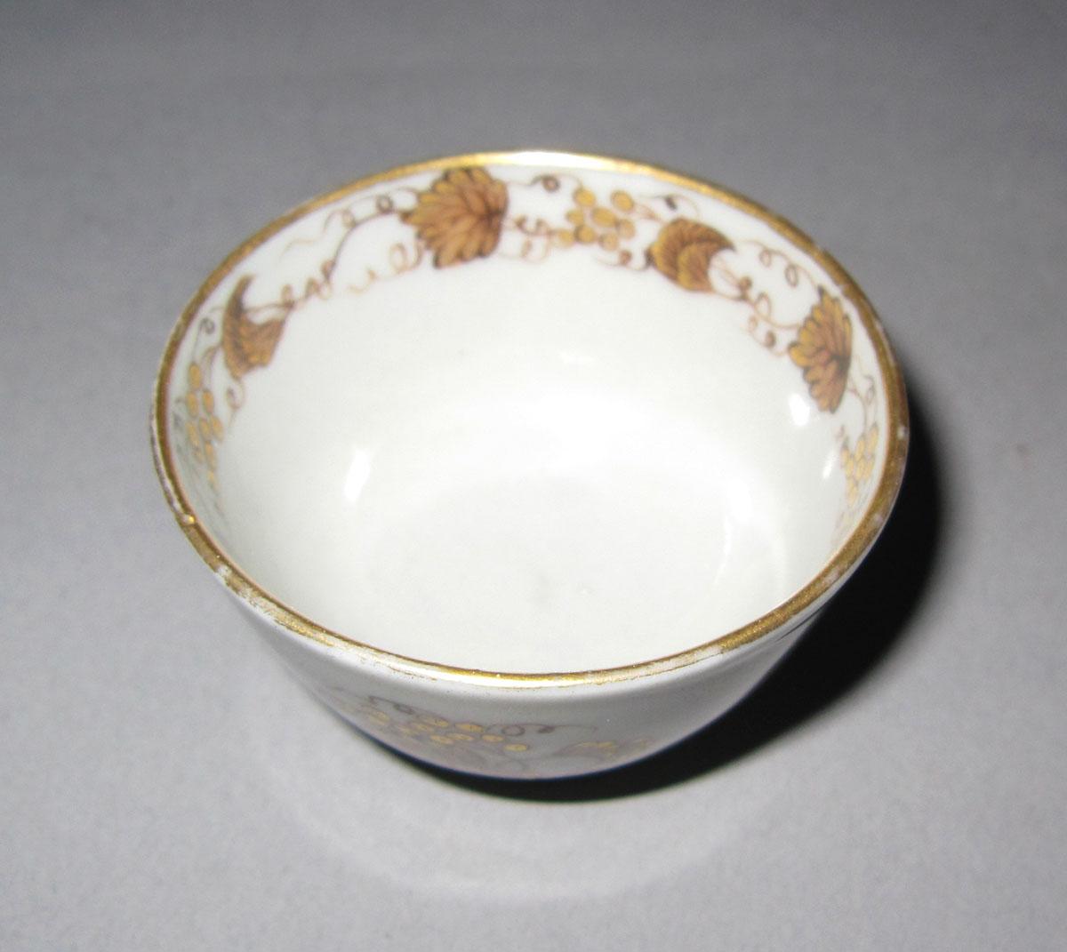 1965.0557.009 Porcelain miniature cup top
