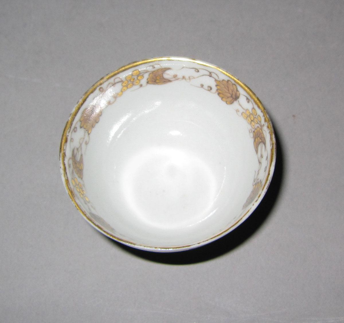 1965.0557.012 Porcelain miniature cup top