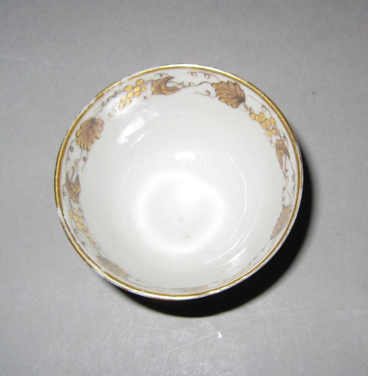 1965.0557.013 Porcelain miniature cup top