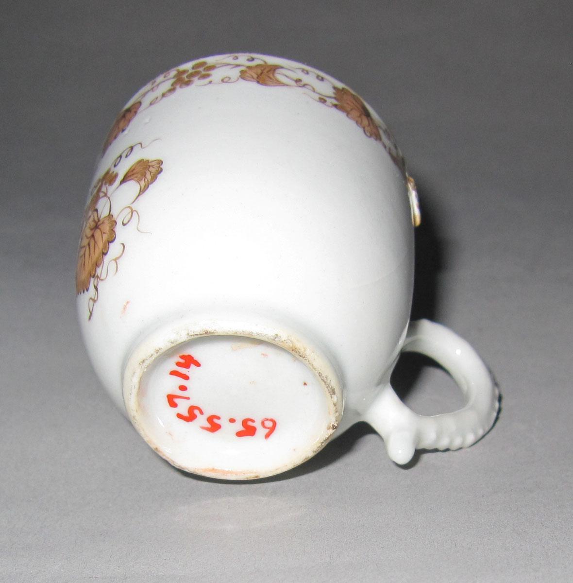 1965.0557.014 Porcelain coffee cup underside