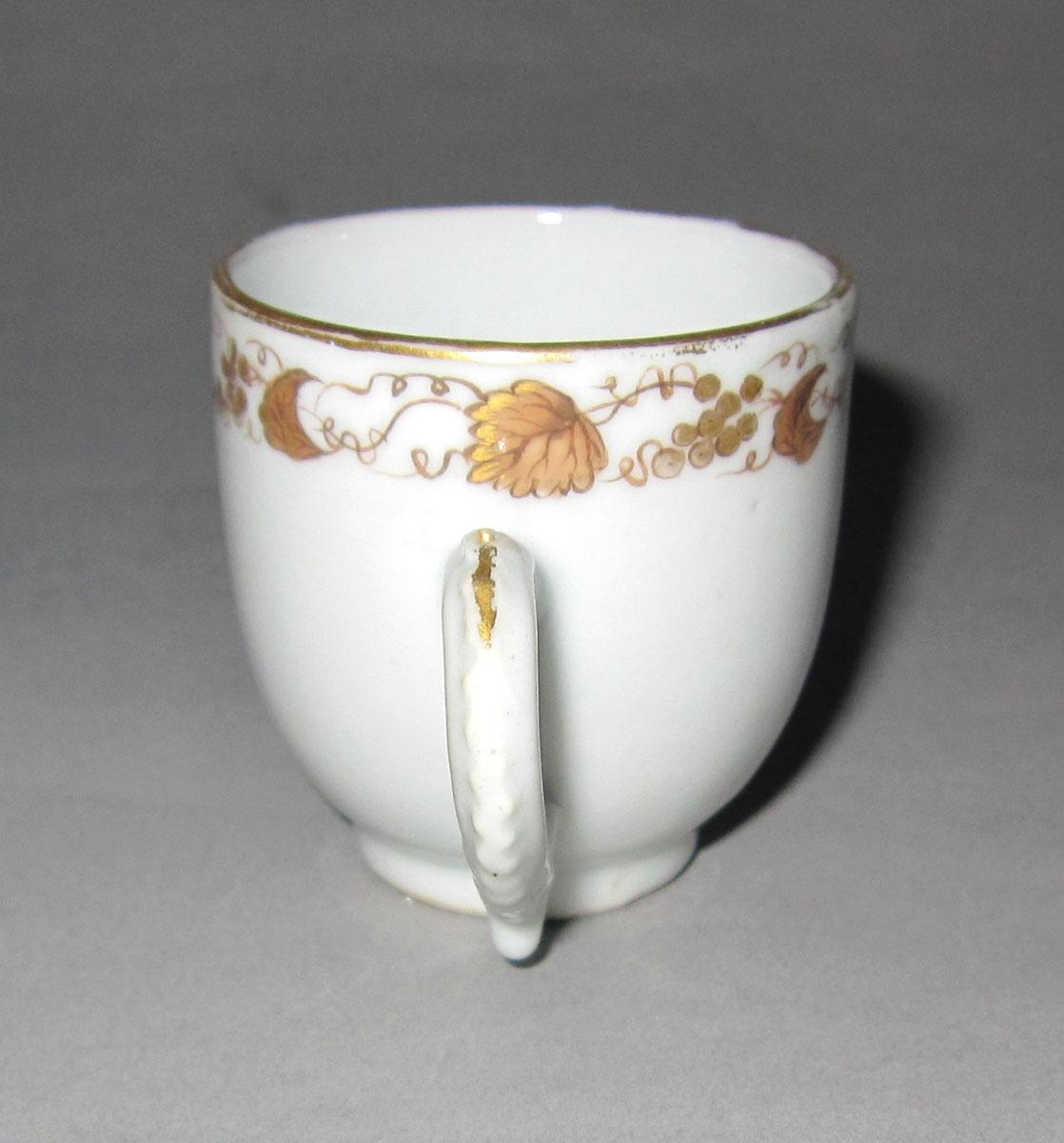 1965.0557.015 Porcelain miniature cup handle