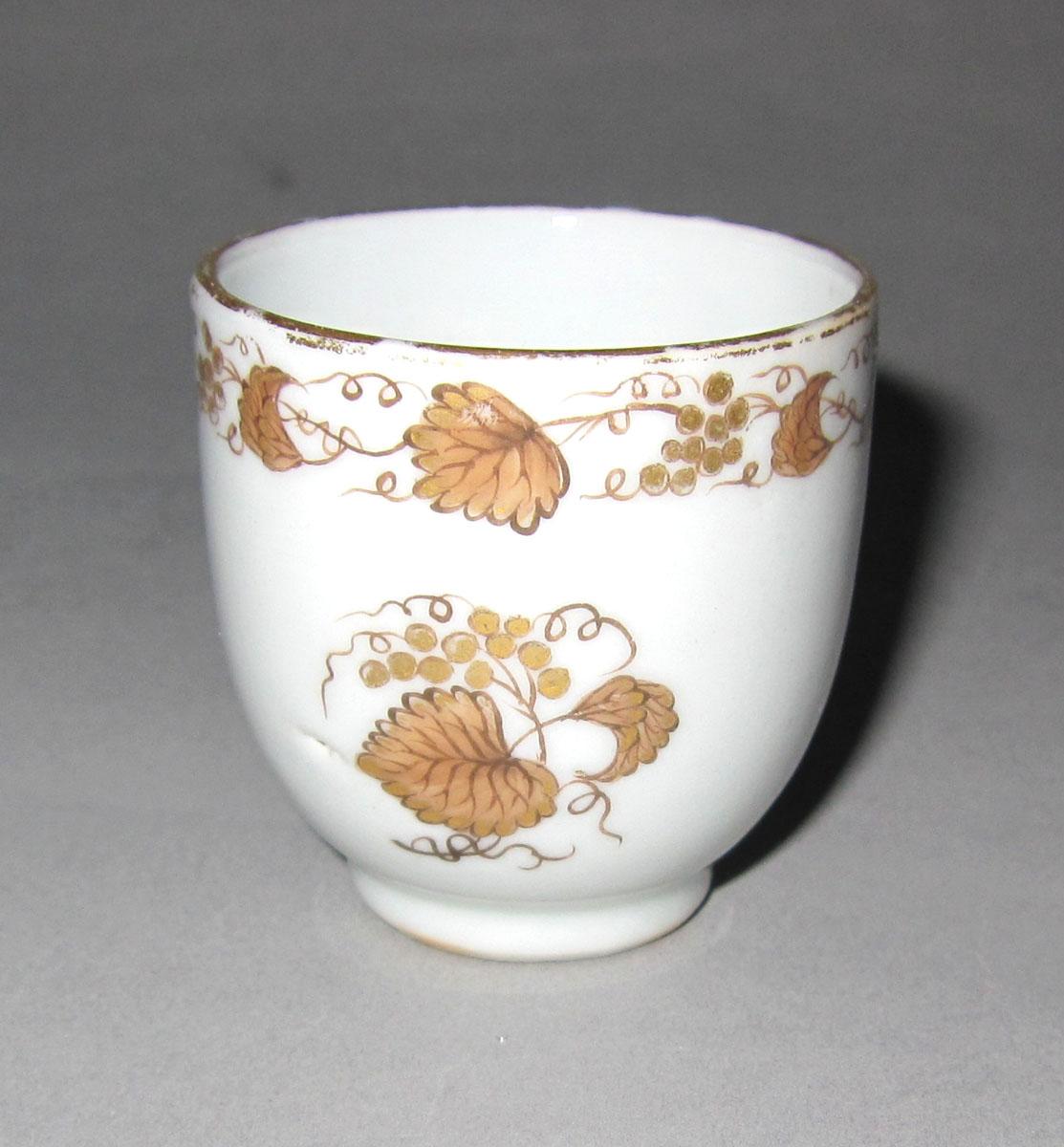 1965.0557.015 Porcelain miniature cup medallion