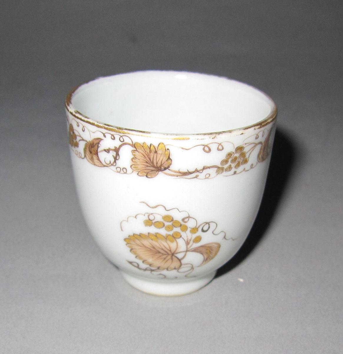 1965.0557.016 Porcelain miniature cup medallion