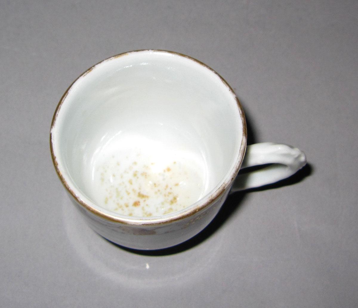 1965.0557.017 Porcelain miniature cup top