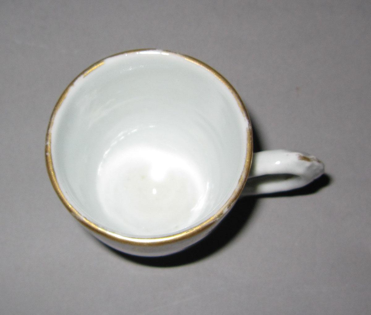 1965.0557.018 Porcelain miniature cup top