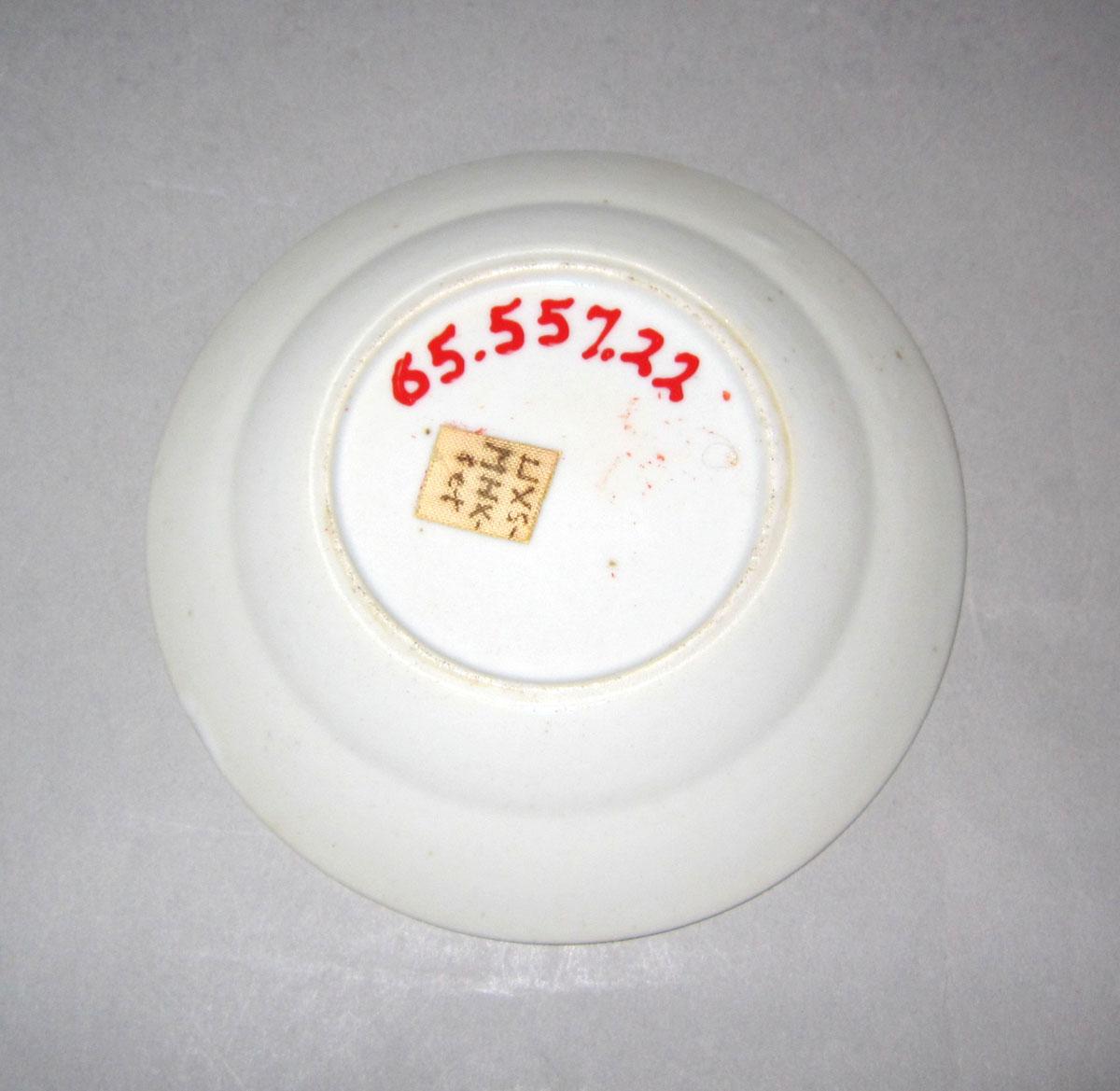 1965.0557.022 Porcelain miniature plate underside